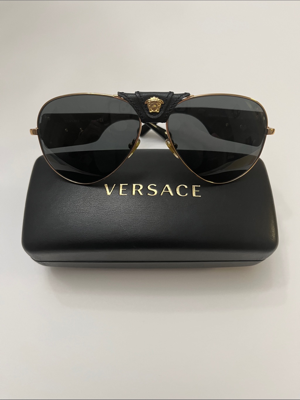 Versace Menâs/Unisex Black & Gold Pilot Sunglasses With Medusa Crest